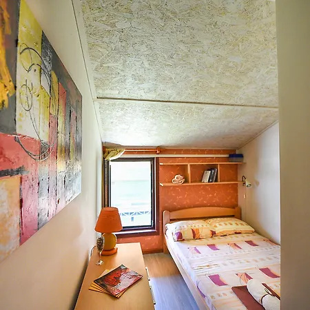 Hostel San Art Floating & *