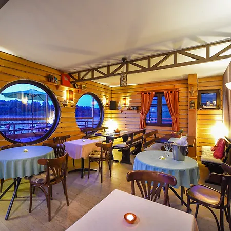 San Art Floating & Vandrerhjem Beograd