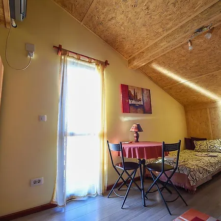 San Art Floating & Βελιγράδι