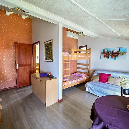 호스텔 San Art Floating & 베오그라드