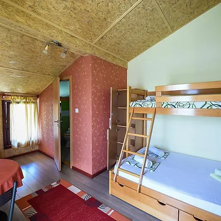 San Art Floating & Βελιγράδι