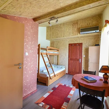 Hostel San Art Floating &