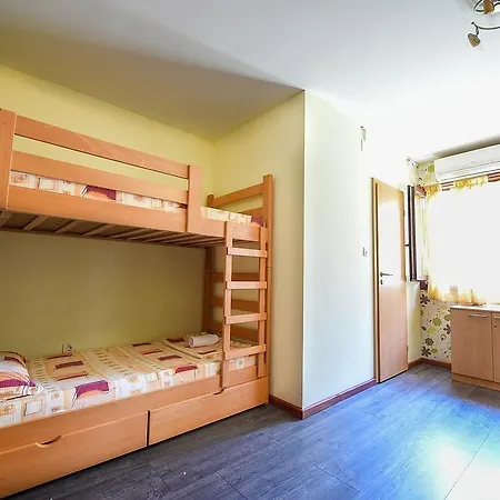 Hostel San Art Floating & *