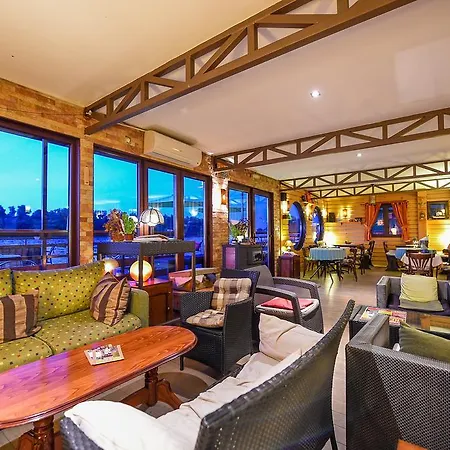 Hostel San Art Floating & *