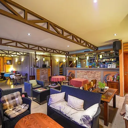 Hostel San Art Floating & *