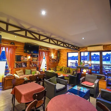 Hostel San Art Floating & Βελιγράδι