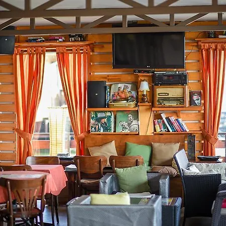 San Art Floating & Hostel