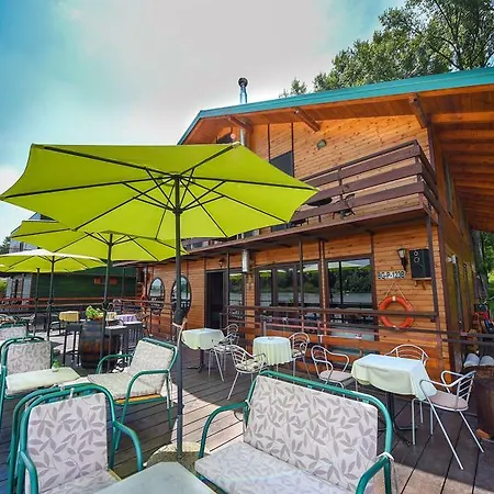 Hostel San Art Floating &