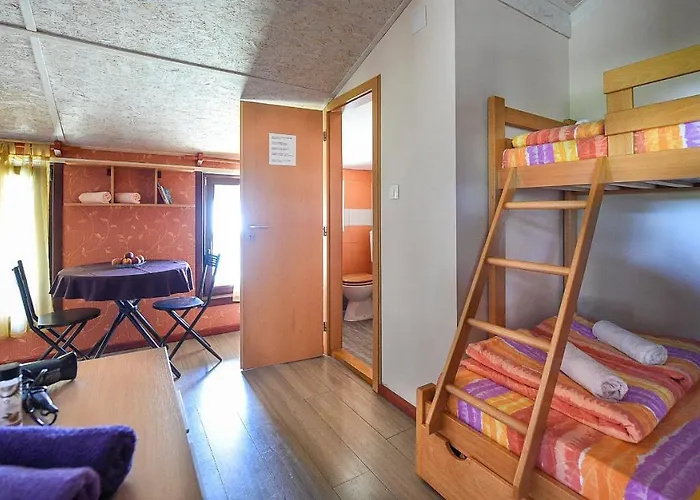 San Art Floating & Hostel Belgrade