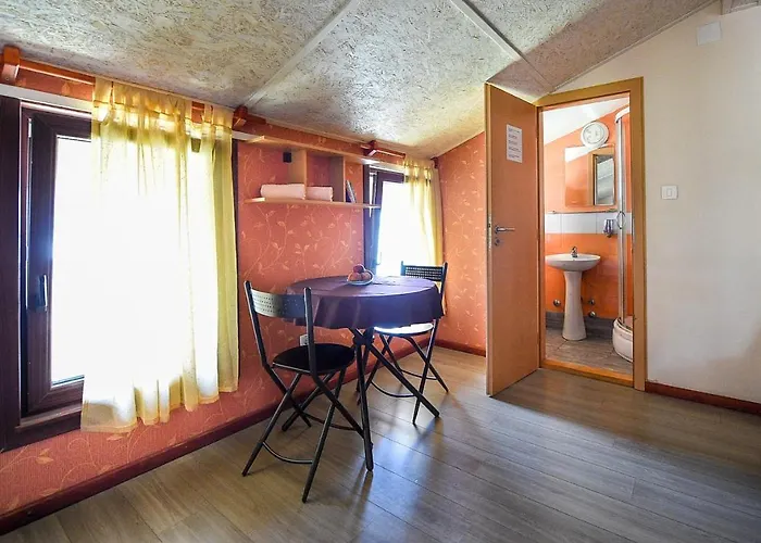 San Art Floating & Hostel