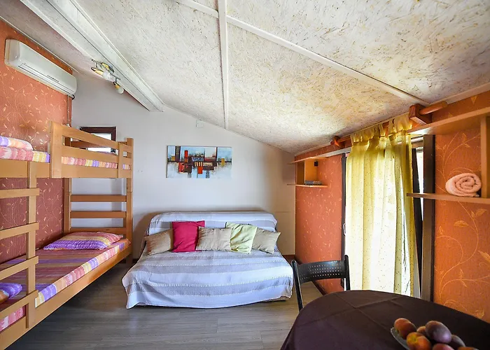 Hostel San Art Floating &