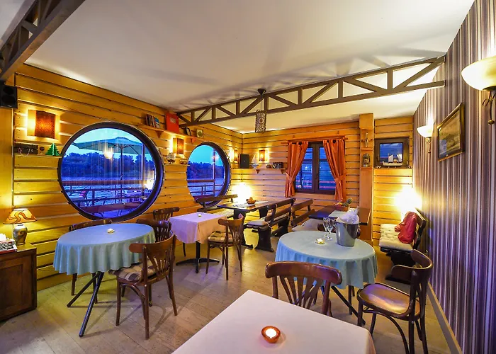 San Art Floating & Hostel Belgrade