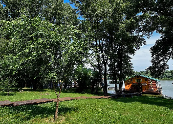 Hostel San Art Floating &