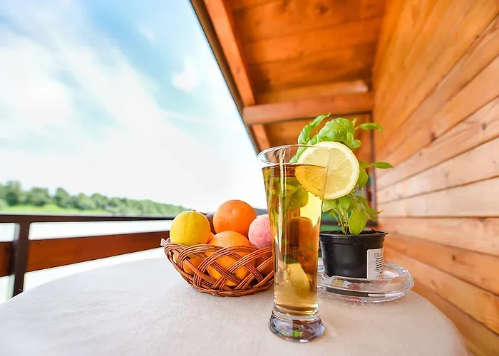 Hostel San Art Floating & *