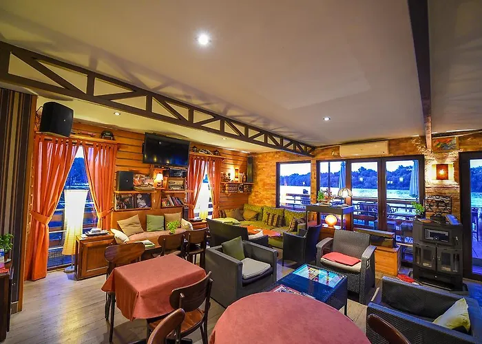 Vandrerhjem San Art Floating & Beograd